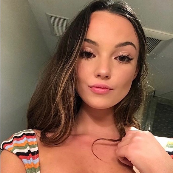 Meet your Posher, Zoe - Picture 1 of 1